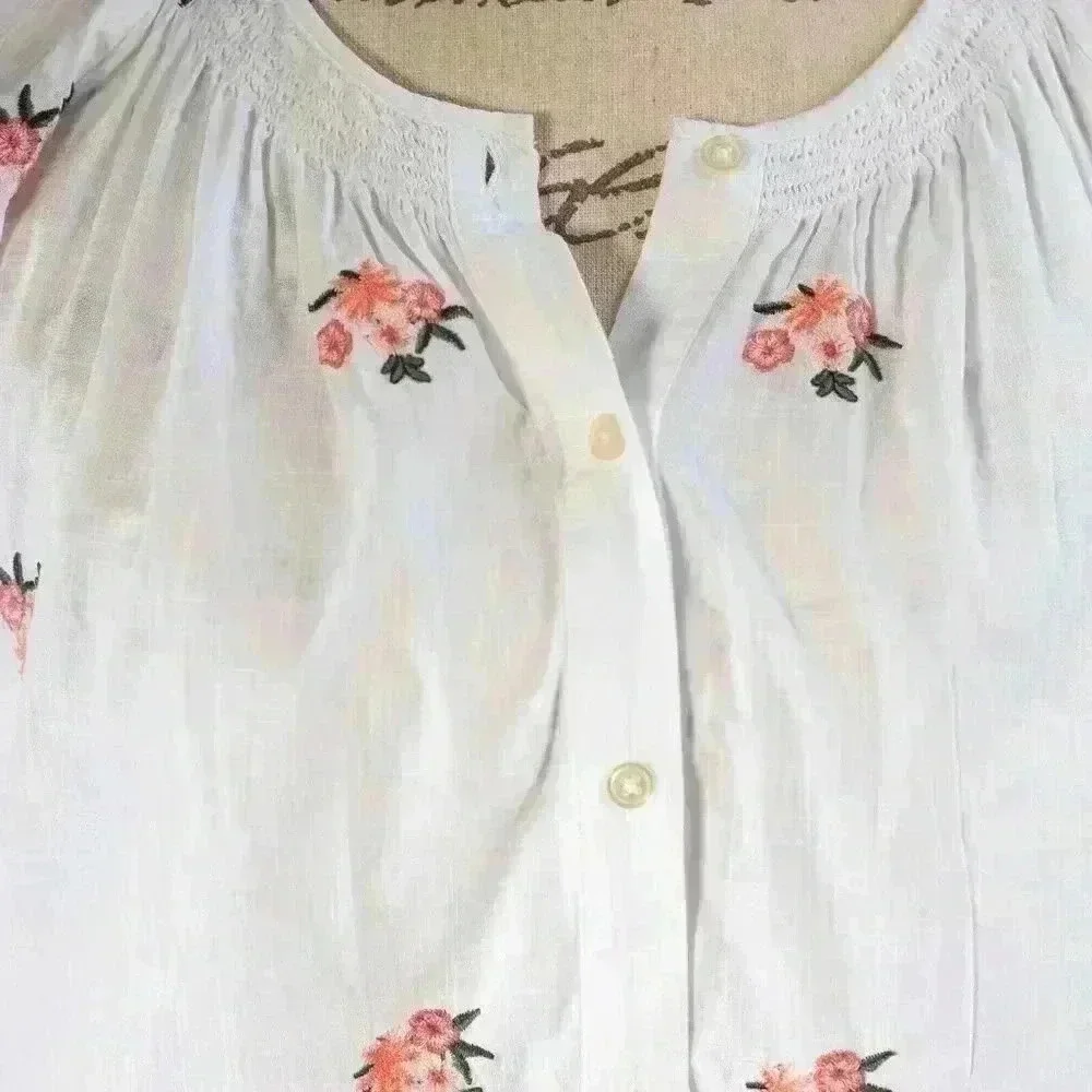 LOFT size XS white peasant blouse with embroirded flowers button down puff sleev